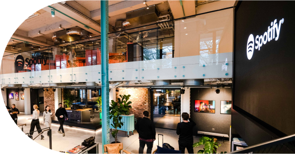 Foto de las oficinas de Spotify durante una jornada de trabajo