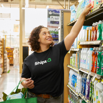 Shipt employee shopping for items