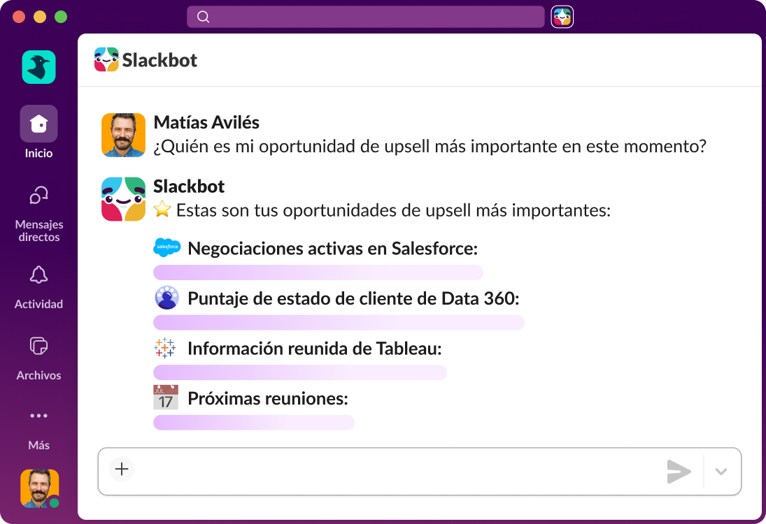 Slackbot responde a una pregunta acerca de oportunidades de upsell mediante la extracción de información de Salesforce, Data 360, Tableau y las reuniones próximas