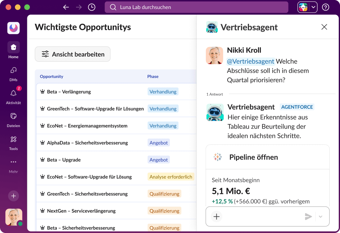 Eine Liste in Slack zeigt Vertriebs-Opportunitys und eine Unterhaltung mit einem Agentforce-Agenten.