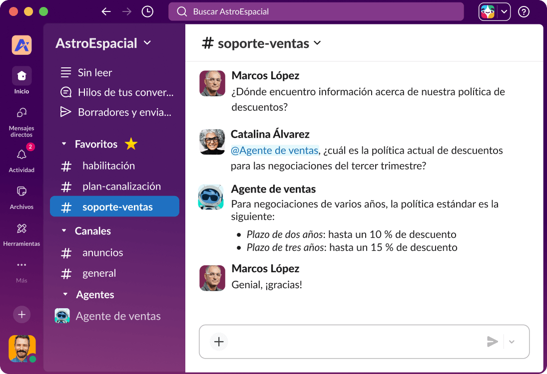 La interfaz de usuario de Slack muestra un hilo de conversación entre un equipo y un agente de Agentforce.