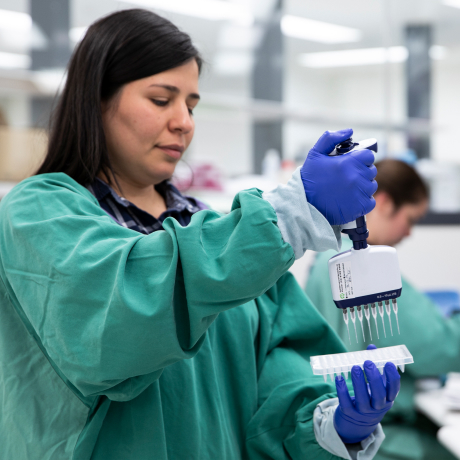 A Nexomics female employee lab technician
