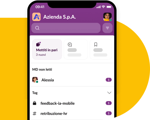 L'app per dispositivi mobili di Slack è visibile con messaggi e tag