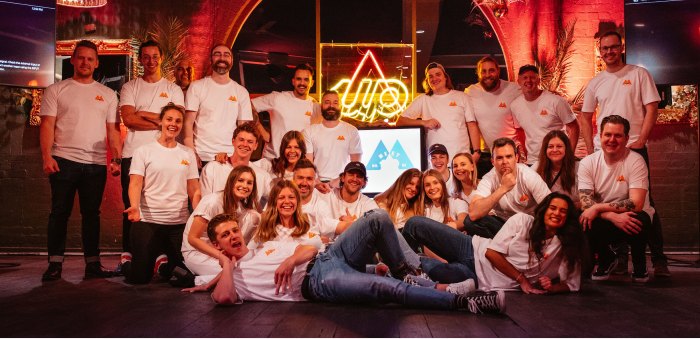Up's team photo.
